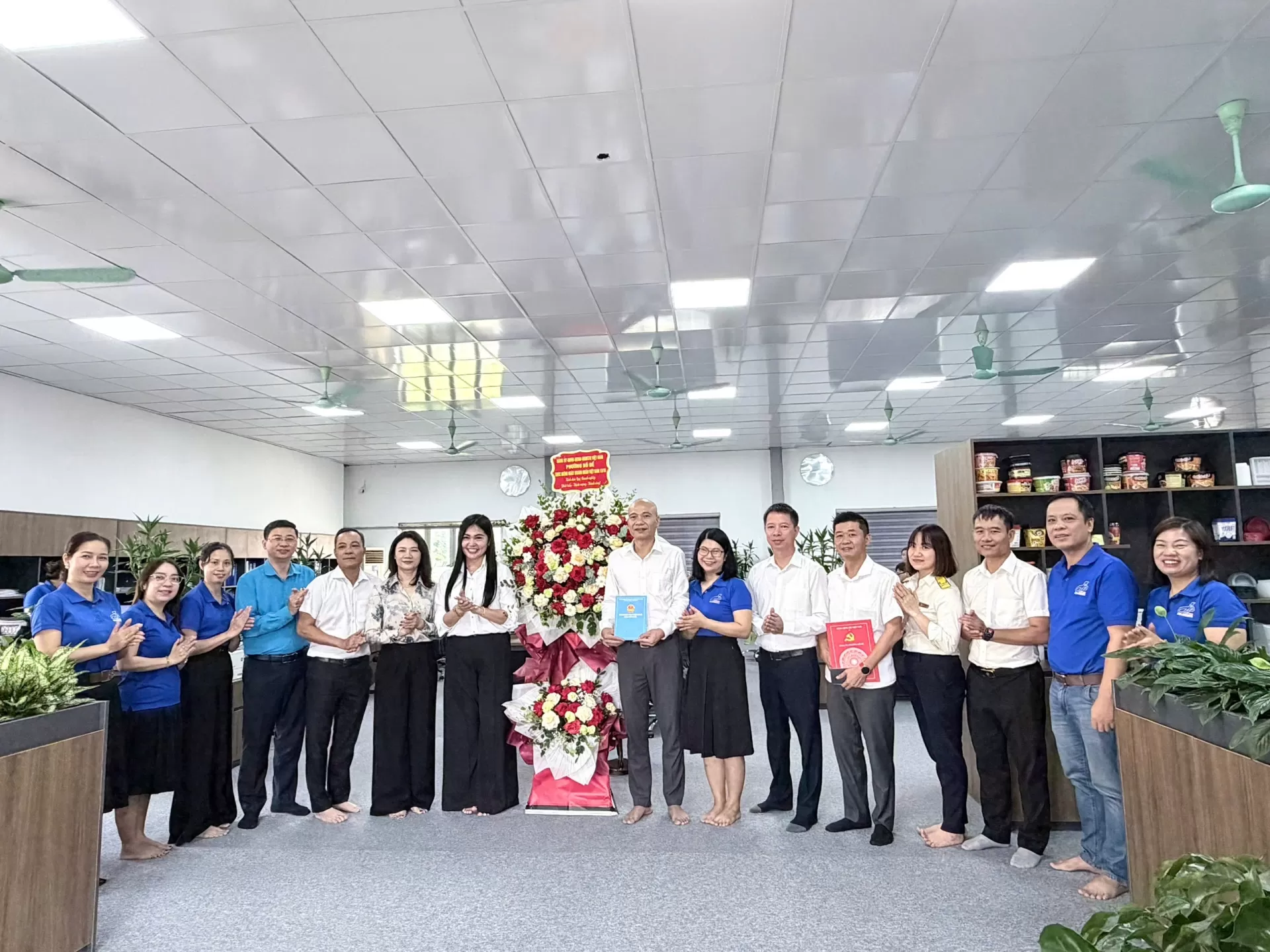 APLACO VINH DỰ ĐÓN ĐOÀN ĐẠI BIỂU PHƯỜNG BỒ ĐỀ NHÂN NGÀY DOANH NHÂN VIỆT NAM 13/10